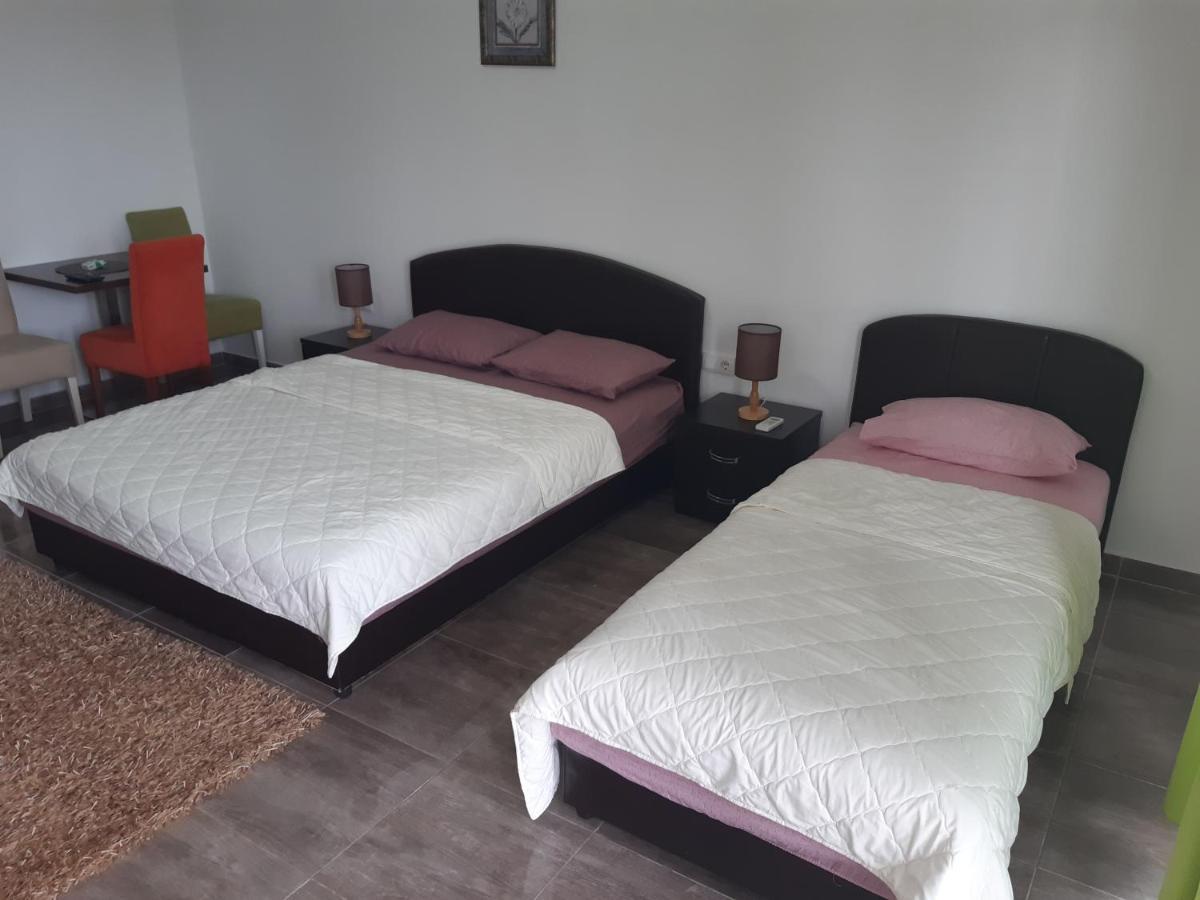 Zara Apartments Ulcinj Bagian luar foto