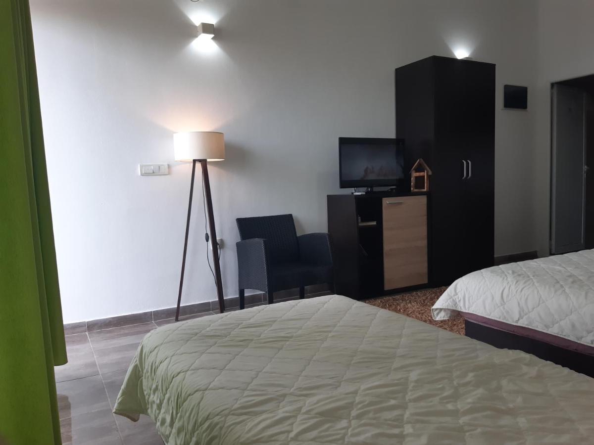 Zara Apartments Ulcinj Bagian luar foto